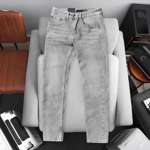Màu sắc này giúp jeans trông bụi bặm, chất hơn và dễ phối đồ thời trang.