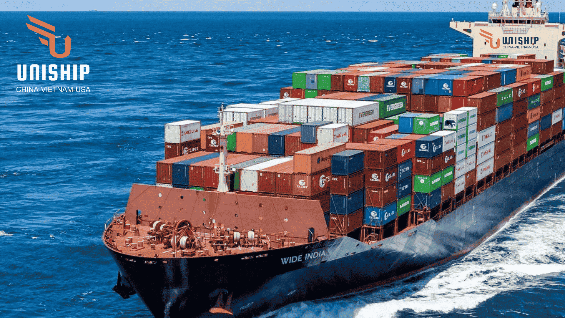 Hình thức vận chuyển đường biển là phương thức chính cho thương mại quốc tế, vận chuyển hàng hóa khối lượng lớn và xa qua đại dương, sử dụng tàu container và tàu chở hàng rời.