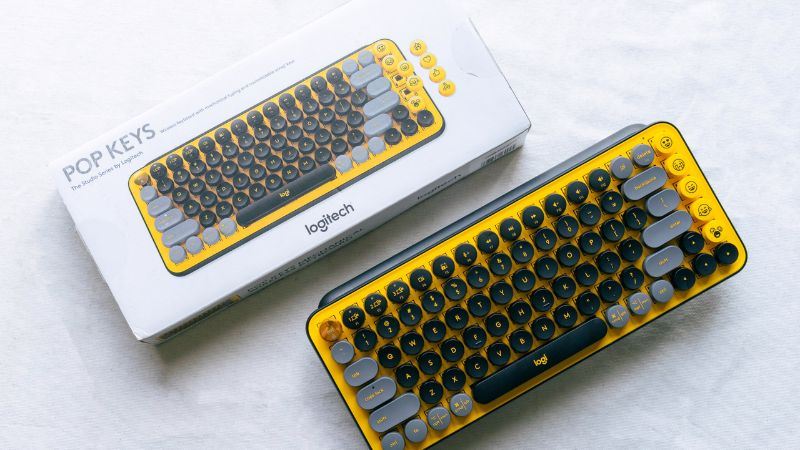 Logitech là thương hiệu nổi tiếng toàn cầu, được nhiều người Việt tin dùng nhờ độ ổn định cao và khả năng kết nối cực tốt. Dù không quá rẻ như Fuhlen, nhưng Logitech vẫn nằm trong nhóm “giá mềm” và phù hợp nhiều đối tượng.