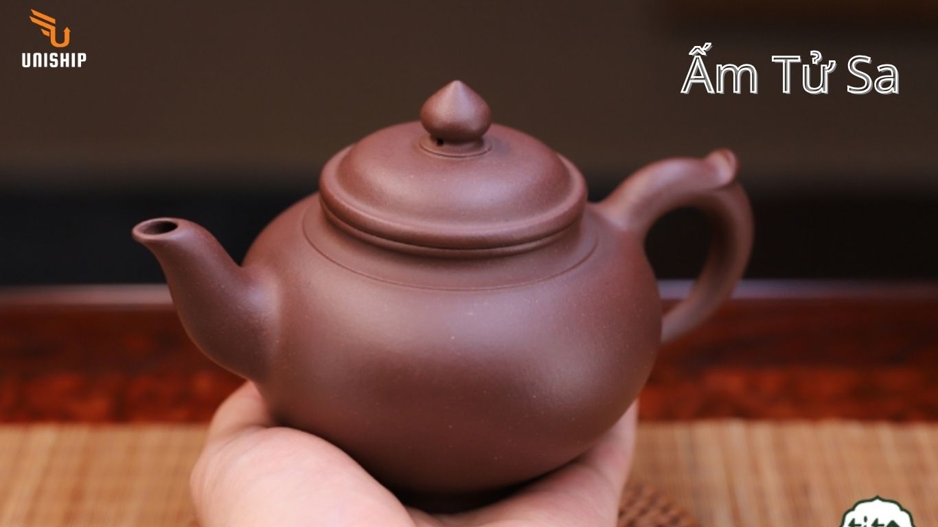Ấm Tử Sa Tinh hoa trà đạo Trung Hoa mang vẻ đẹp cổ điển, chế tác tinh xảo, lưu giữ hương vị trà thuần khiết nhất.