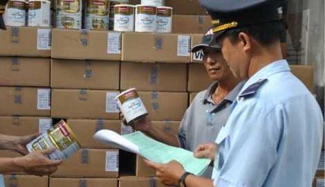 Nếu hàng kẹt ở hải quan thì thường mất thêm bao lâu để thông quan?